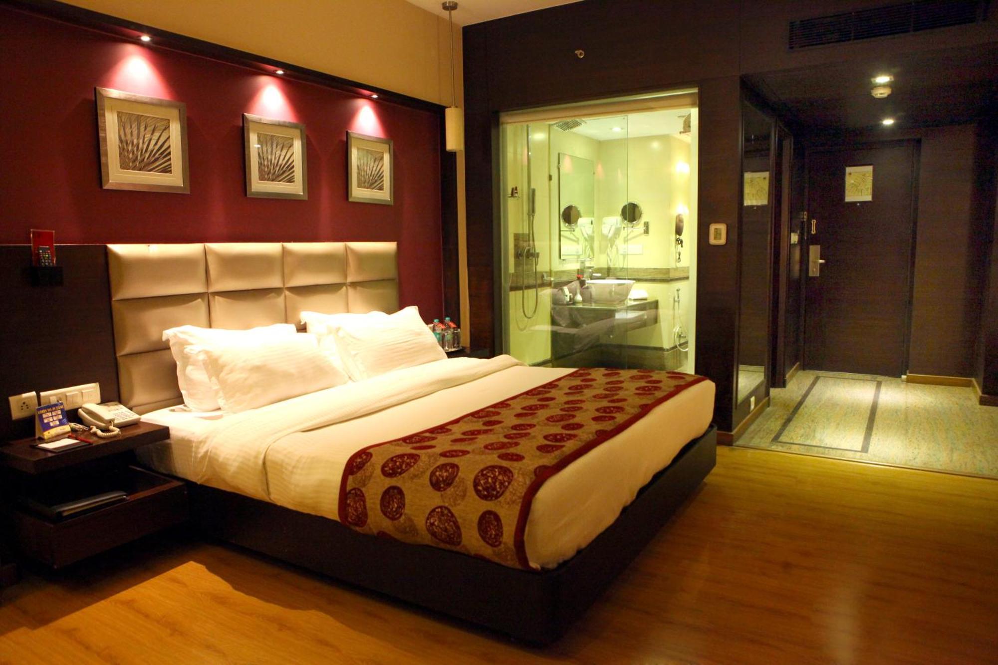 Lords Plaza Surat Hotel Ngoại thất bức ảnh